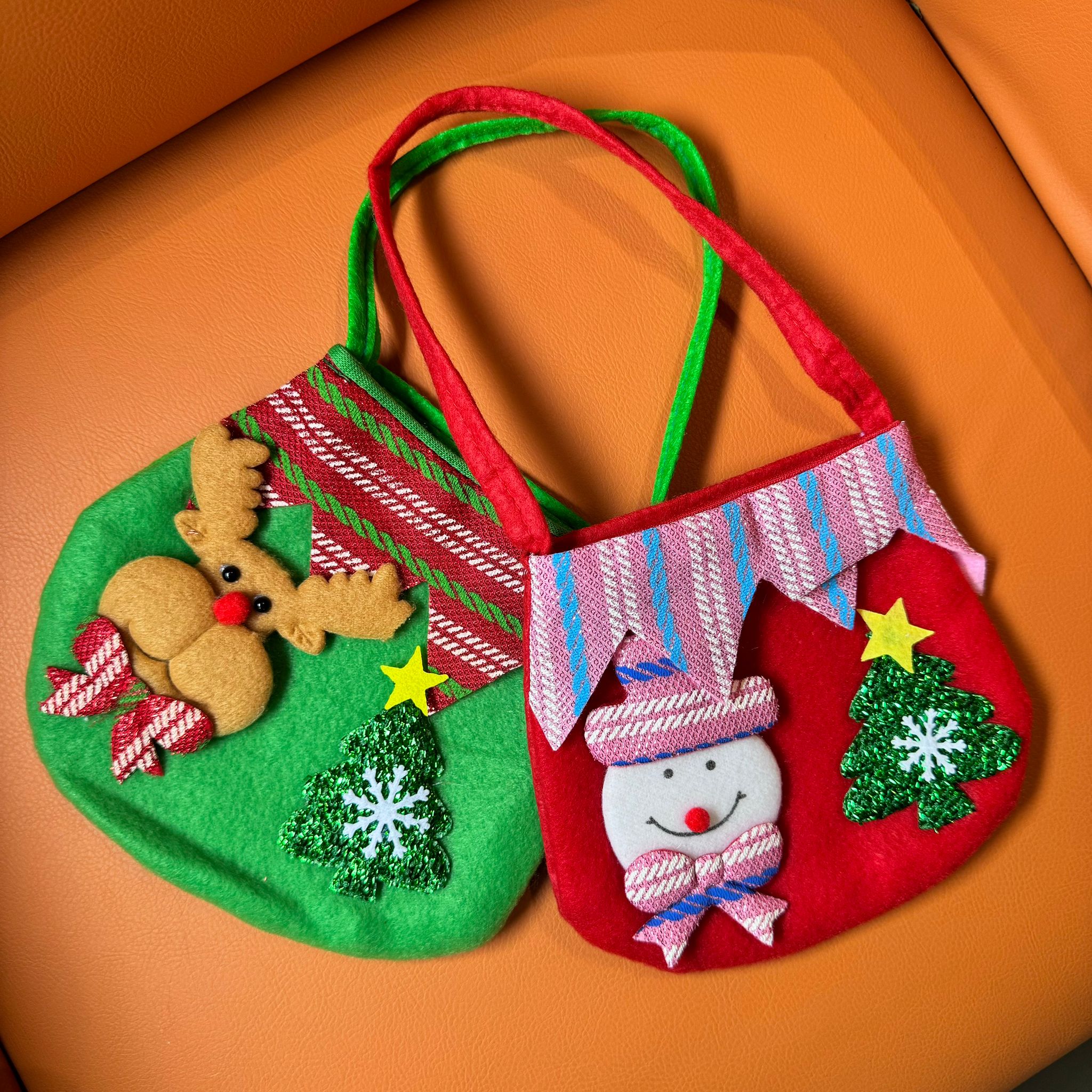 Christmas gift bag (random style) (around 10cm width x 15cm depth)