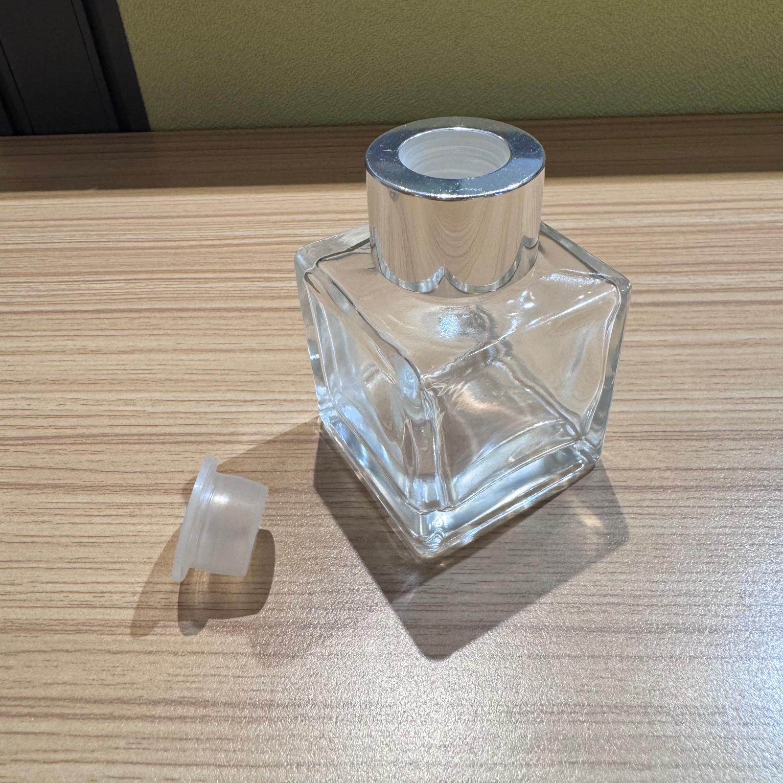 50亳升方形玻璃擴香瓶 (連銀色蓋, 纖維擴香枝及內塞)